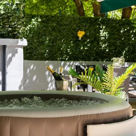 Oasis Luxury With Terrarce And Jacuzzi Apartment *