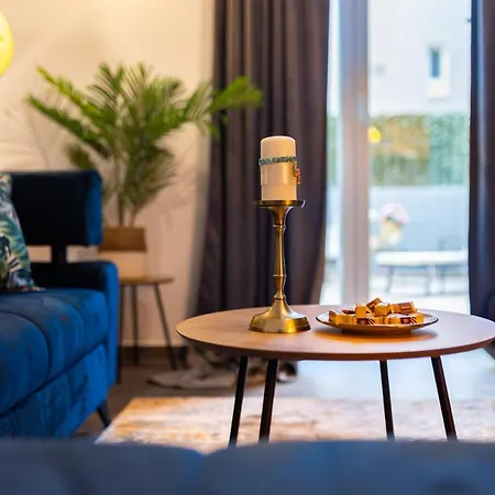 Oasis Luxury With Terrarce And Jacuzzi Apartament *