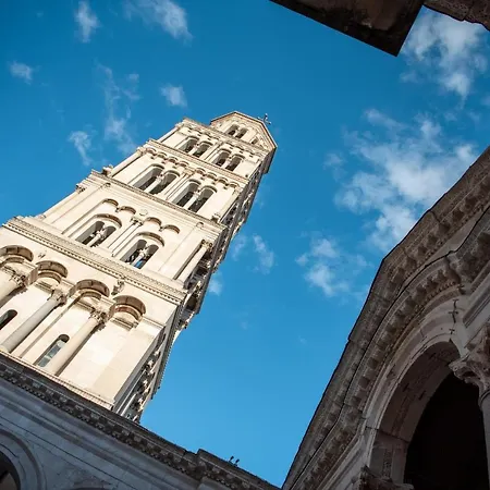 Apartament Oasis Luxury With Terrarce And Jacuzzi *