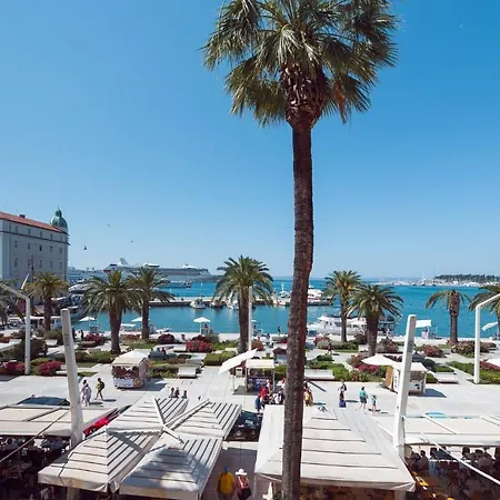 Apartament Oasis Luxury With Terrarce And Jacuzzi *