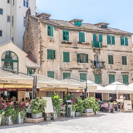 Oasis Luxury With Terrarce And Jacuzzi Apartament *