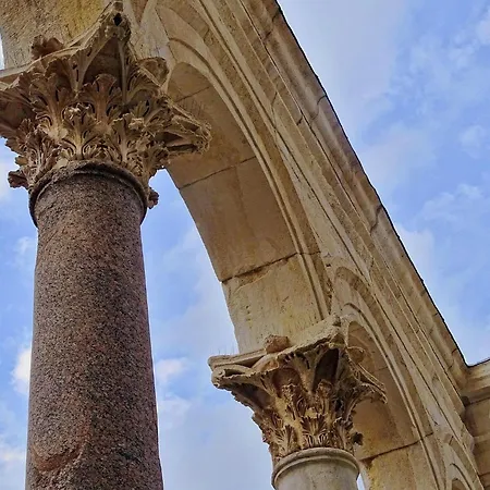 Apartament Oasis Luxury With Terrarce And Jacuzzi