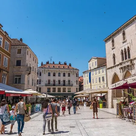 Oasis Luxury With Terrarce And Jacuzzi Apartament *