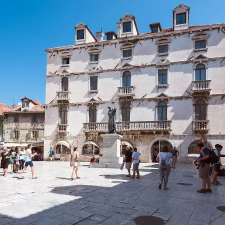 Apartament Oasis Luxury With Terrarce And Jacuzzi