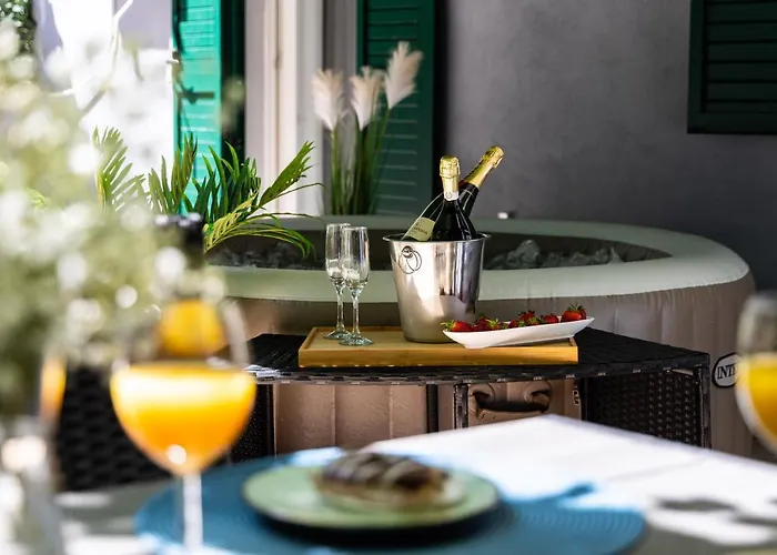 アパート Oasis Luxury With Terrarce And Jacuzzi スプリト