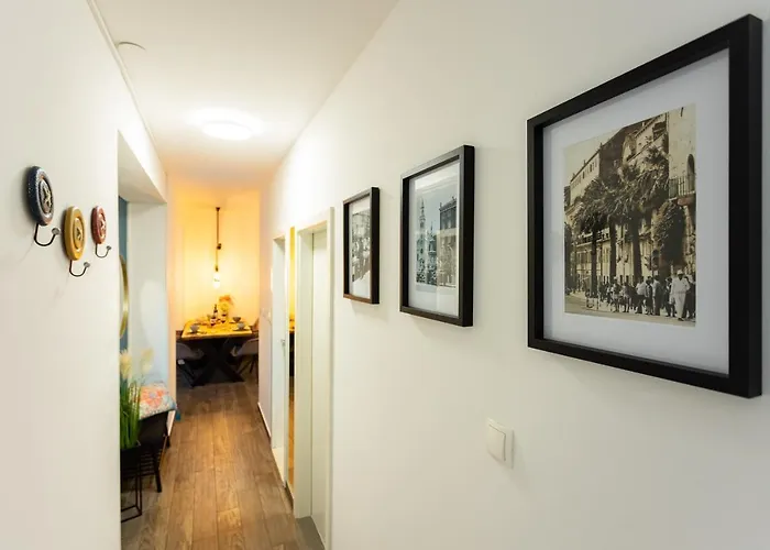 Oasis Luxury With Terrarce And Jacuzzi アパート スプリト