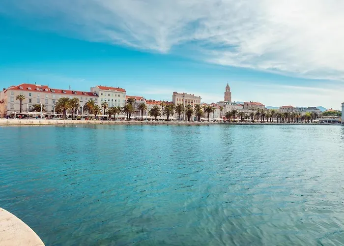 アパート Oasis Luxury With Terrarce And Jacuzzi スプリト