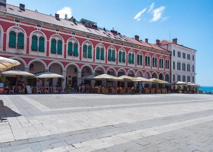 Oasis Luxury With Terrarce And Jacuzzi スプリト