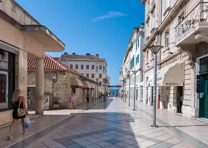 Oasis Luxury With Terrarce And Jacuzzi アパート スプリト