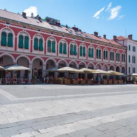 Oasis Luxury With Terrarce And Jacuzzi Split