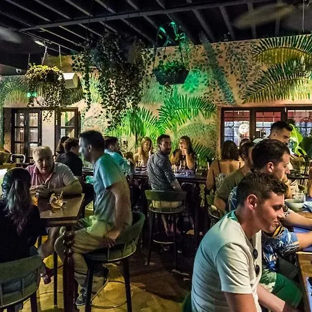 Oasis Luxury With Terrarce And Jacuzzi Split